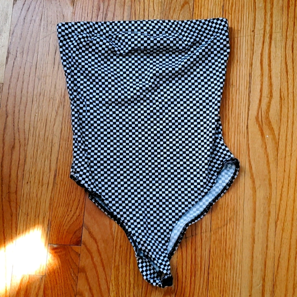 *M* Charlotte Russe B&W Checks w/ Snap Bottom